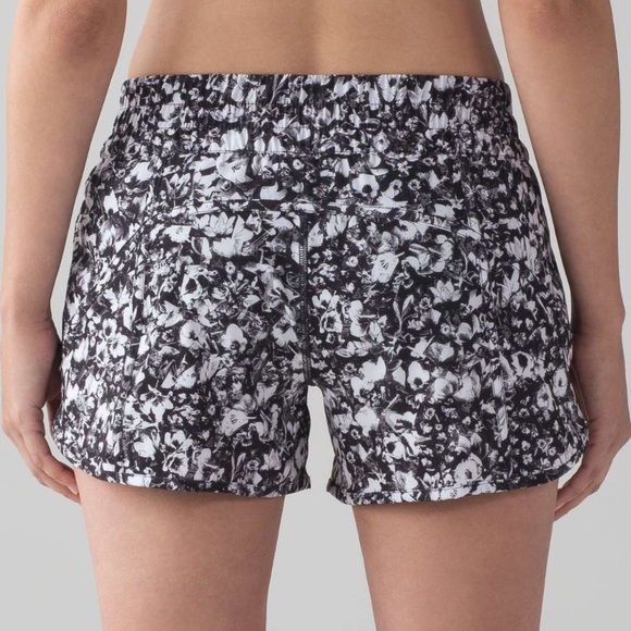 LIKE NEW! Lululemon Tracker Short V (4") - Picture 3 of 15